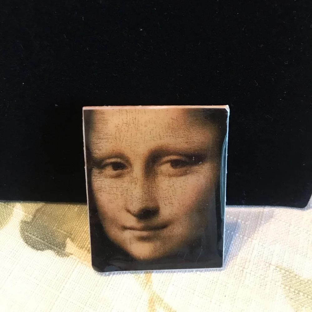 MONA HAND MADE BROOCH - Picture 7 of 7